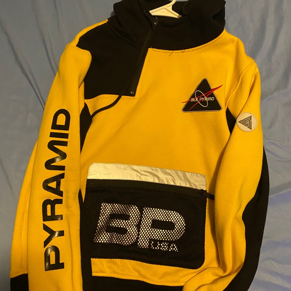 Black pyramid 3m pullover hoodie